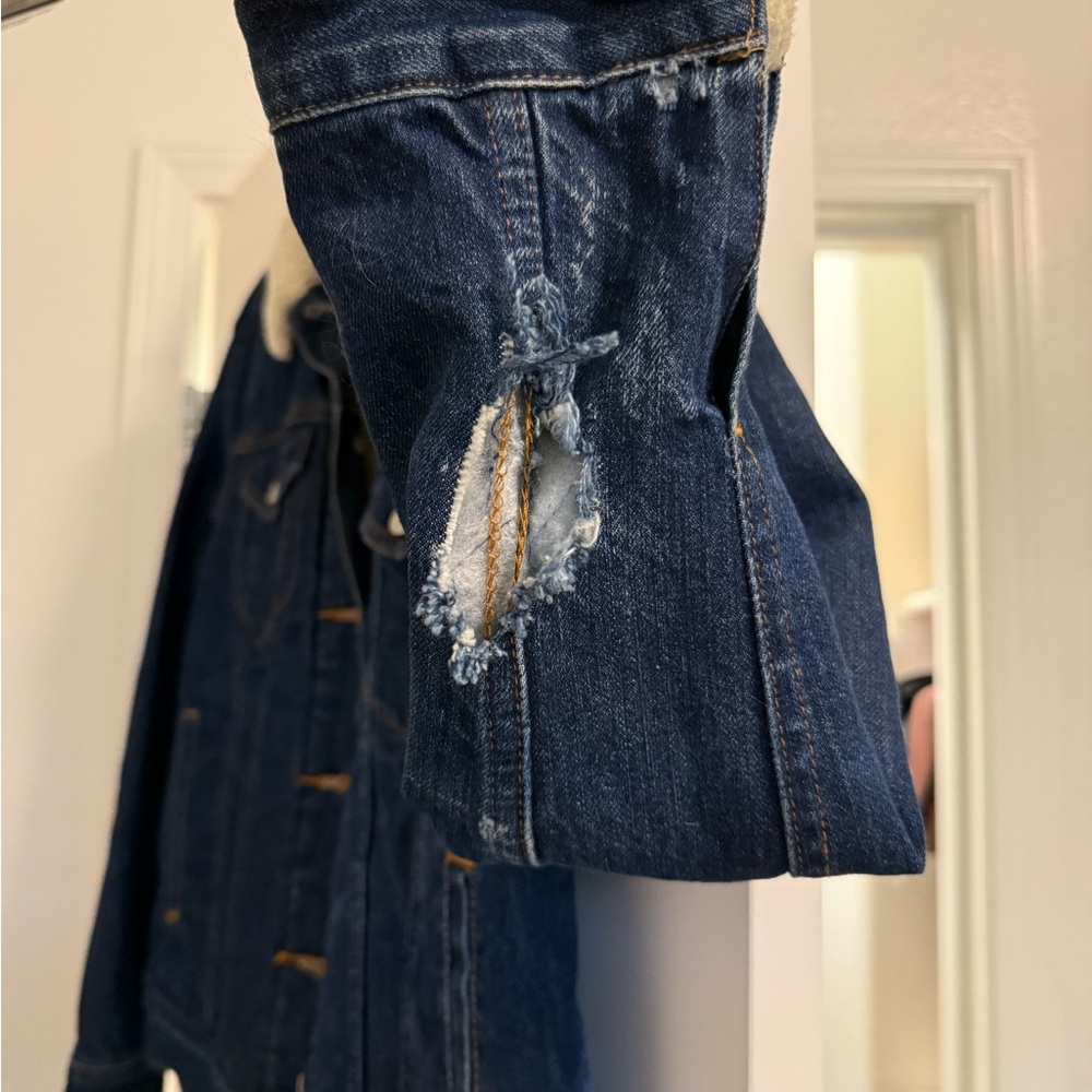 Levi's Dark Blue Denim Jacket with Cream Sherpa - Picture 2 of 7